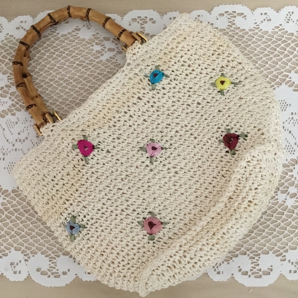 ✨Vintage Shabby Chic Rose Crochet Wood Handle Purse